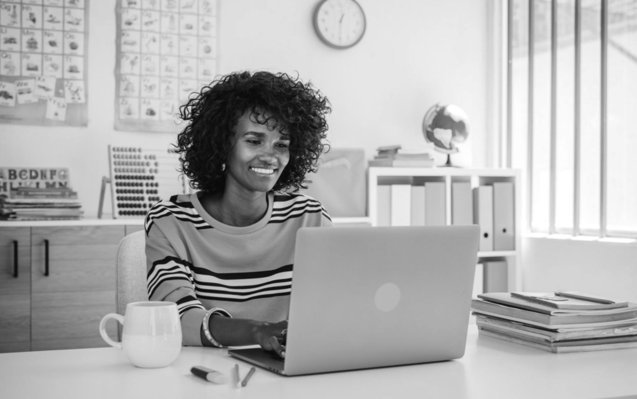 Profissional a trabalhar em estratégia digital